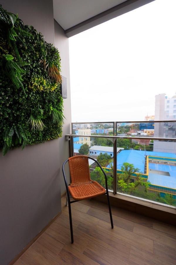 Calma 31 Apartment Makassar Bagian luar foto